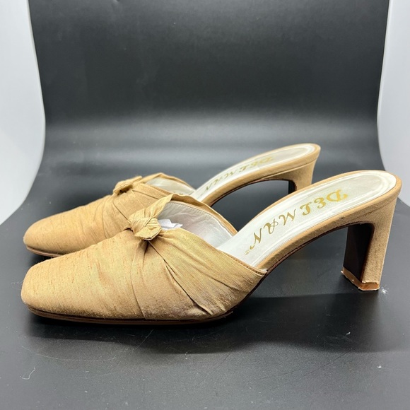 Vintage Women’s Delman Shoes Mules Slip On Heels Tan Fabric Bows 3”Heels Size 7M - Picture 3 of 9